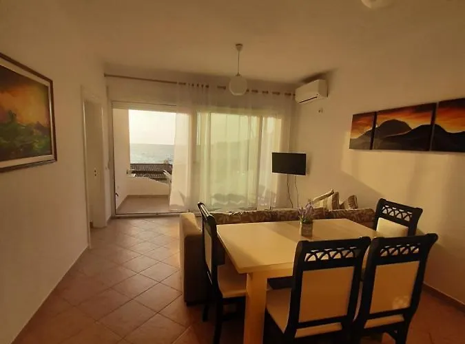 Kela Apartment *