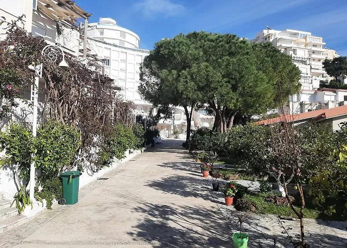Kela * Sarande